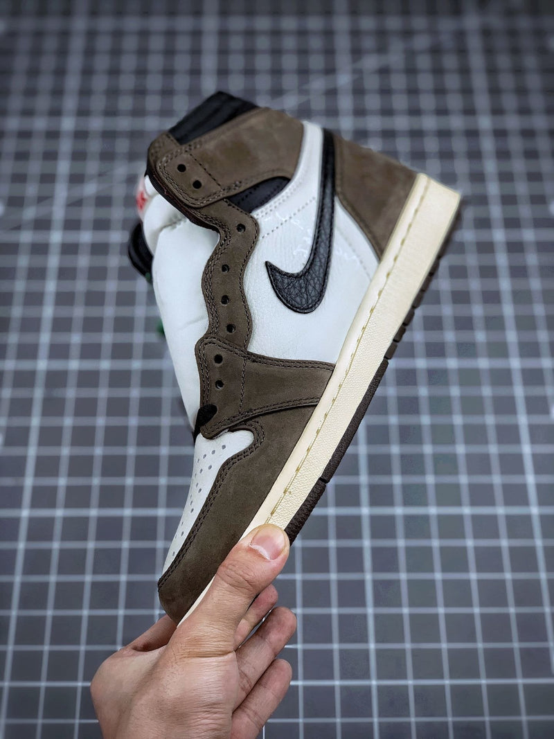 Tênis Nike Air Jordan 1 Retro High "Travis Scott"