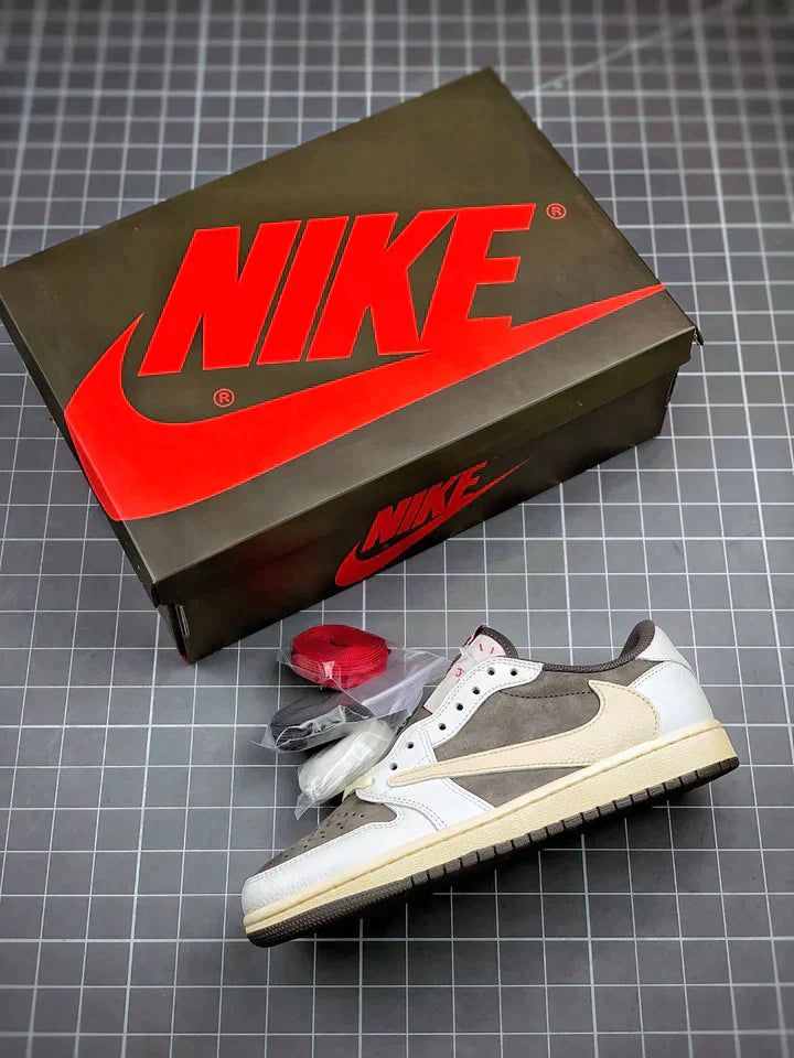 Tênis Travis Scott x Nike Air Jordan 1 Low 'Reverse Mocha'