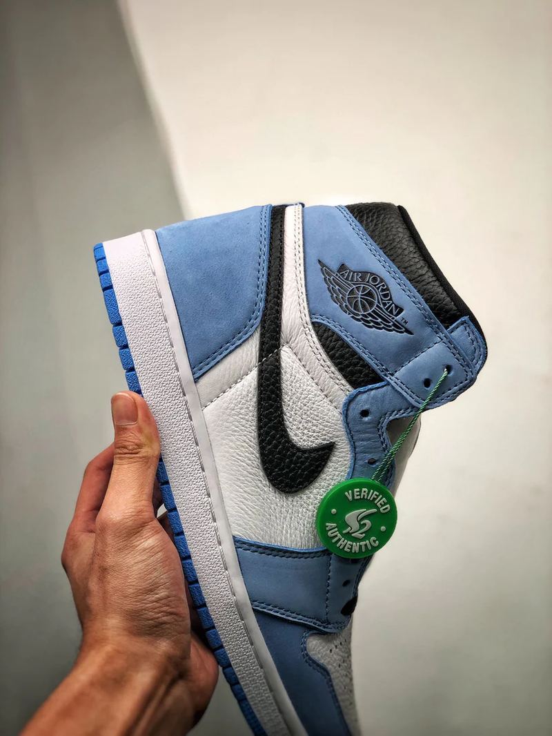 Tênis Nike Air Jordan 1 High "University Blue"