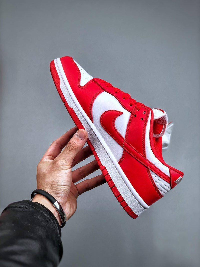 Tênis Nike SB Dunk Low "Uni Red"