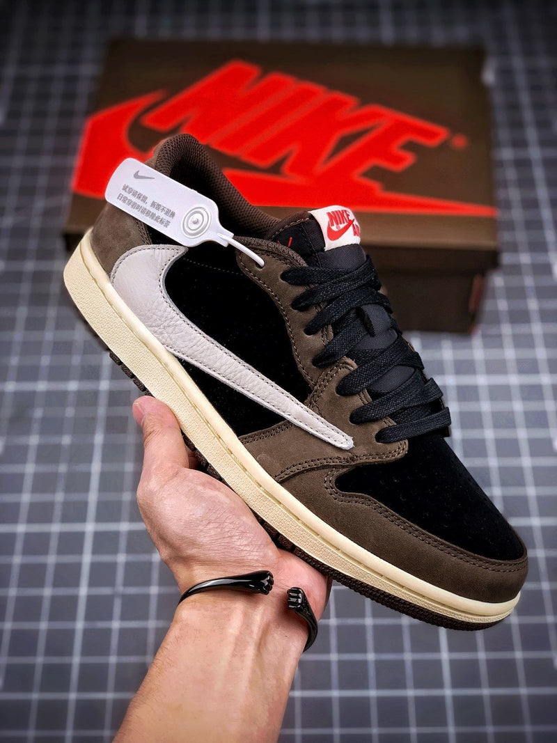 Tênis Nike Air Jordan 1 Low Travis Scott