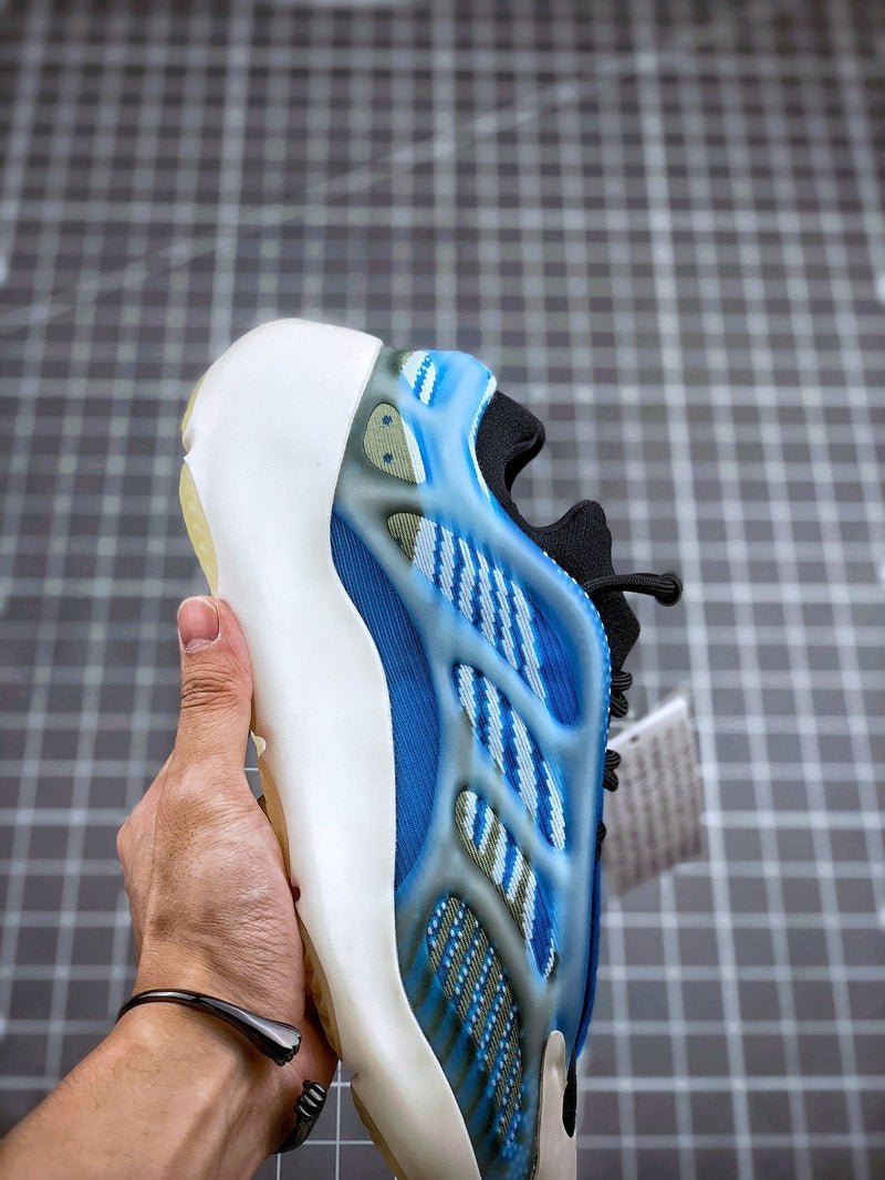 Tênis Adidas Yeezy Boost 700 V3 Azareth