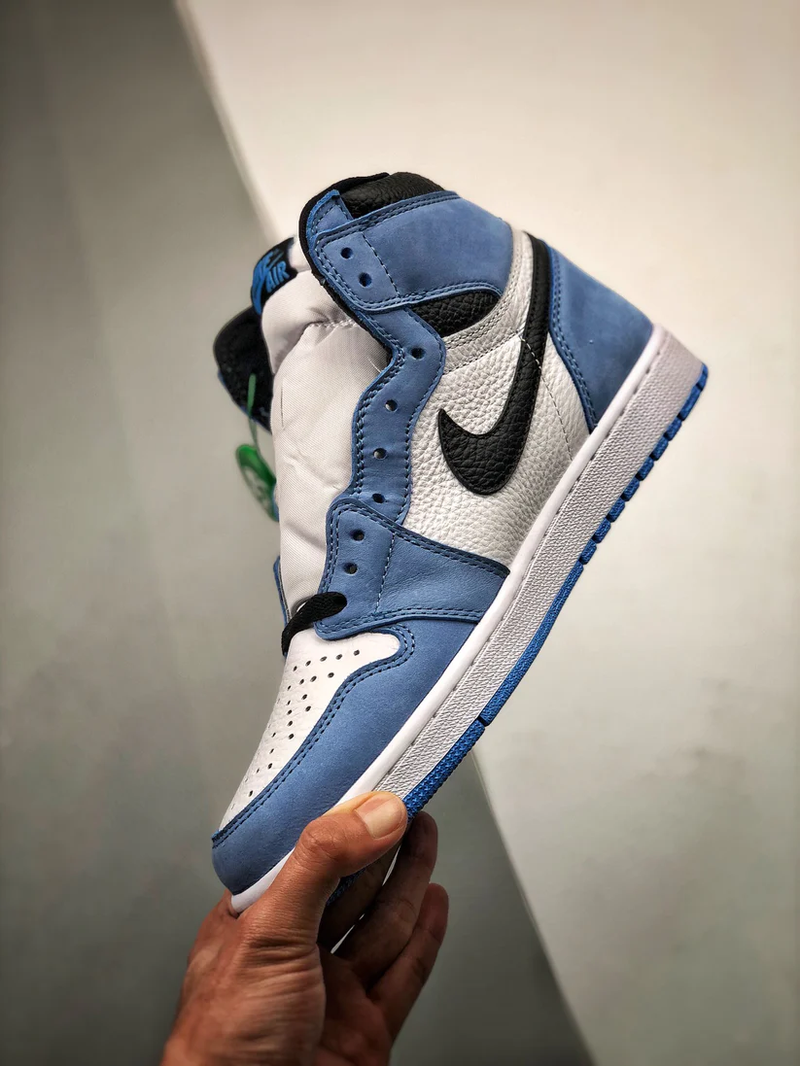 Tênis Nike Air Jordan 1 High "University Blue"