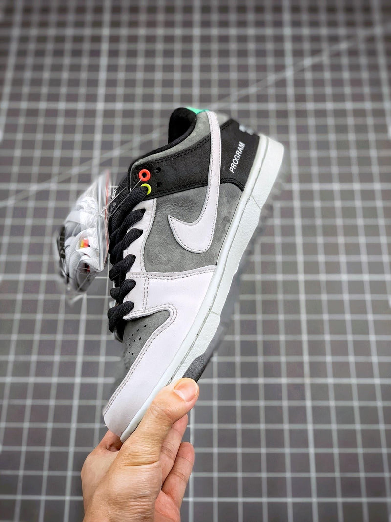 Tênis Nike SB Dunk Low "VX100 Camcorder"