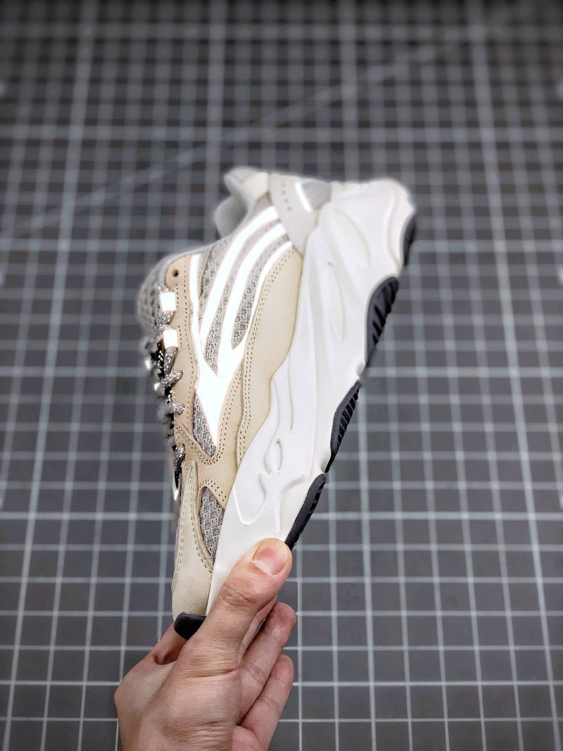 Tênis Adidas Yeezy Boost 700 V2 Cream