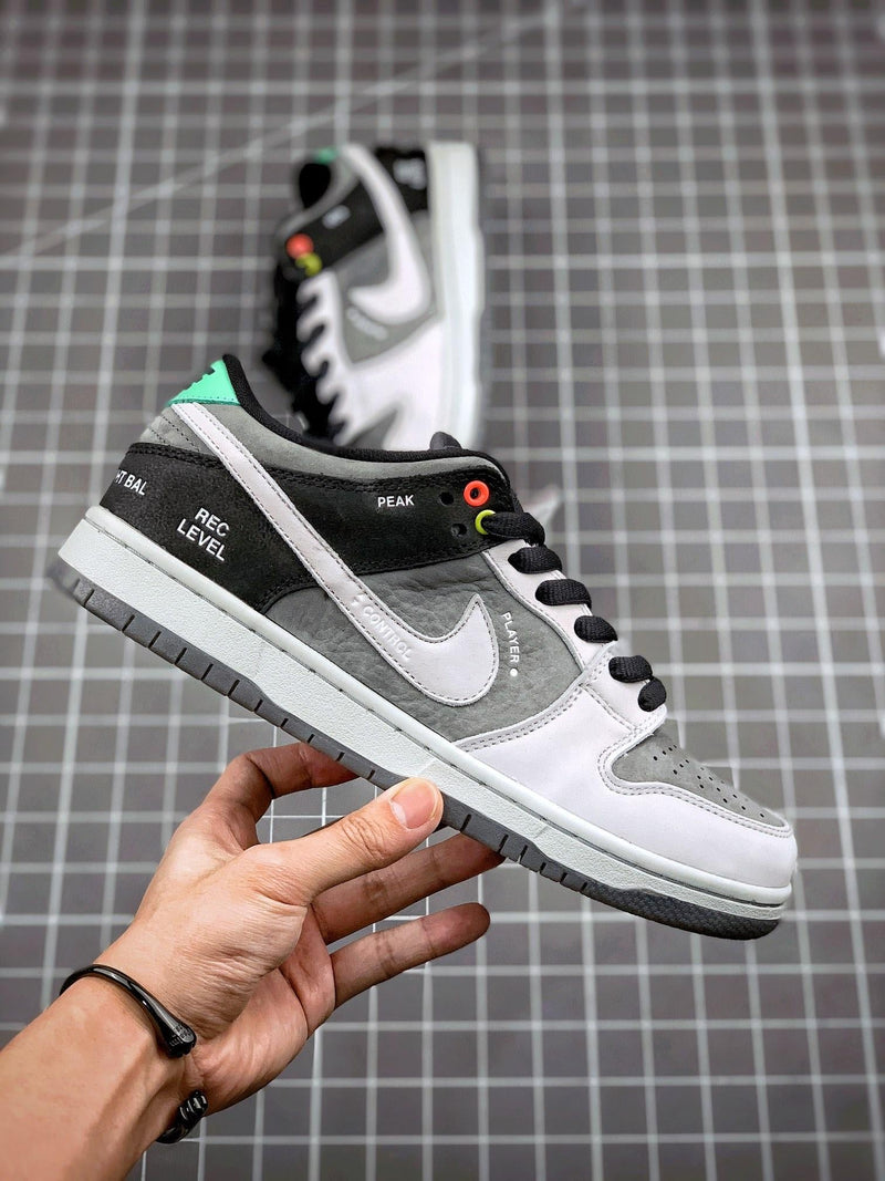 Tênis Nike SB Dunk Low "VX100 Camcorder"