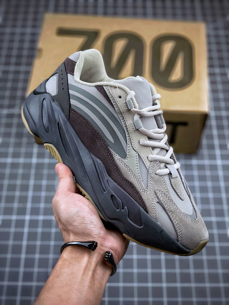 Tênis Adidas Yeezy Boost 700 V2 Tephra