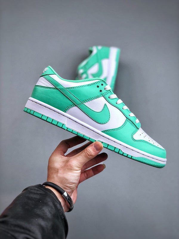 Tênis Nike SB Dunk Low "Barely Green"