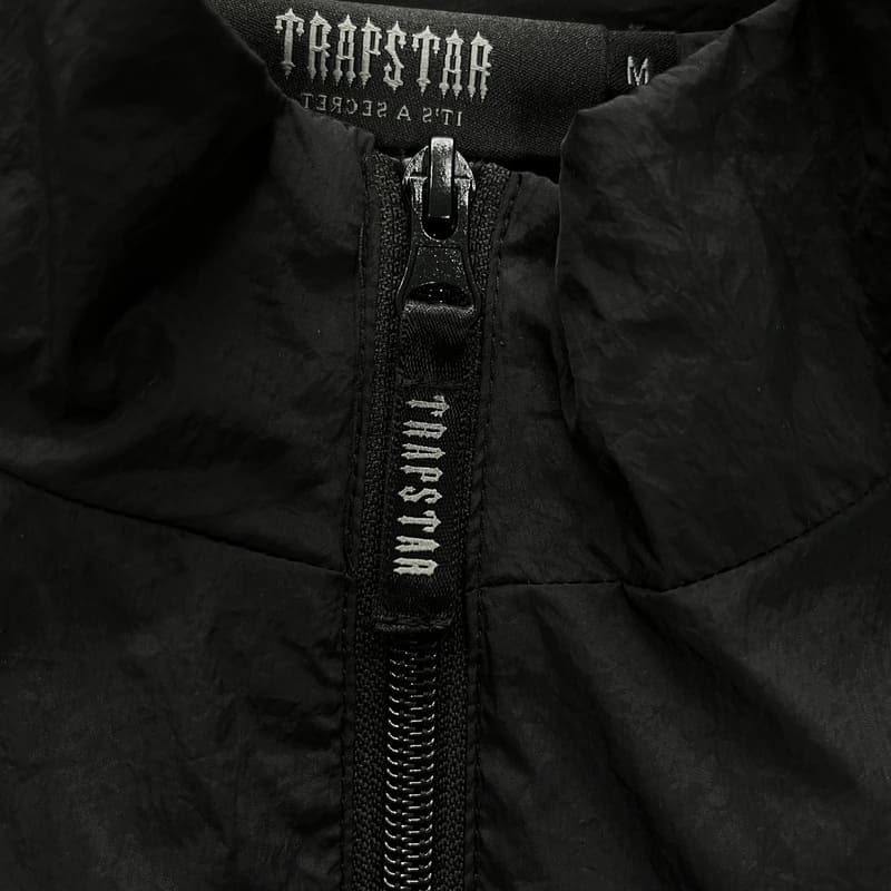 Conjuto Trapstar Irongate 2.0 Shellsuit Vermelho Preto