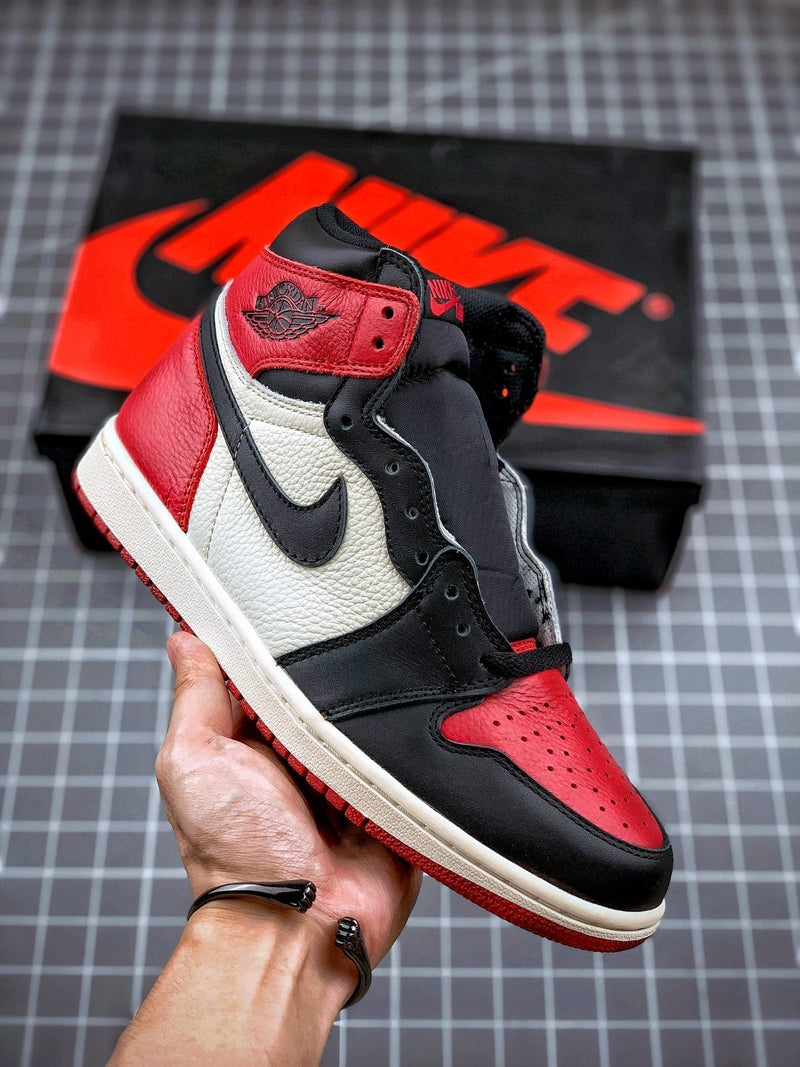 Tênis Nike Air Jordan 1 High Retro 'Bred Toe'