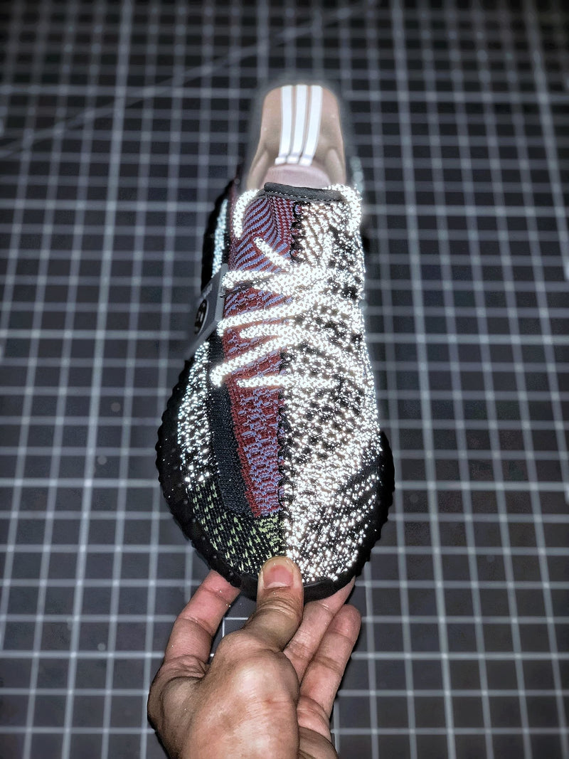 Tênis Adidas Yeezy Boost 350 V2 Yecheil (Refletivo)