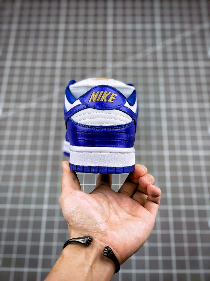 Tênis Nike SB Dunk Low x Supreme Hyper Royal