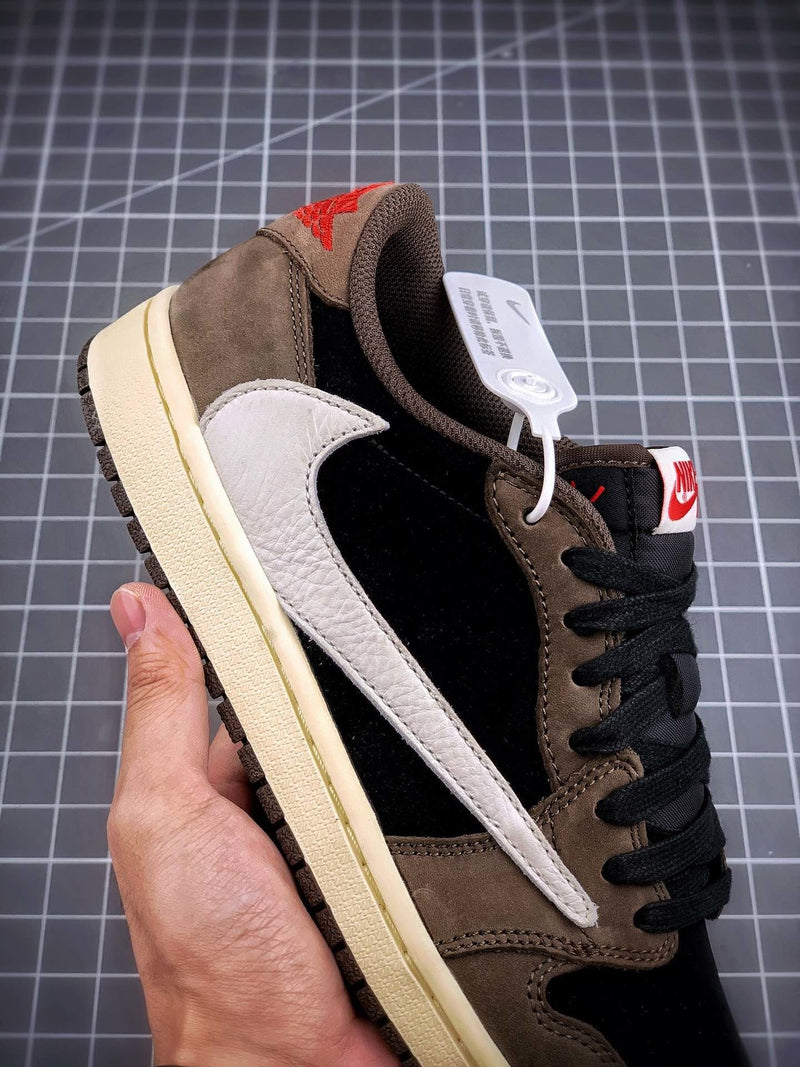 Tênis Nike Air Jordan 1 Low Travis Scott