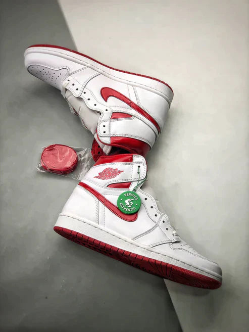 Tênis Nike Air Jordan 1 High "Metalic Red"