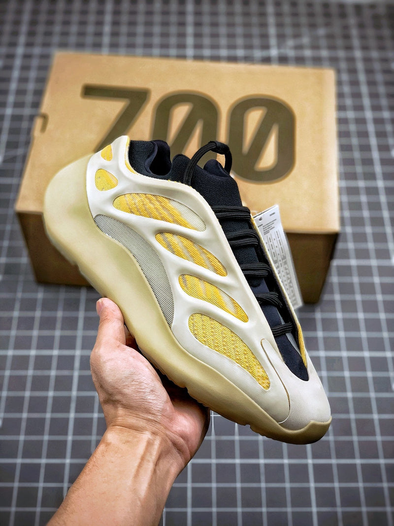 Tênis Adidas Yeezy Boost 700 V3 Srphym