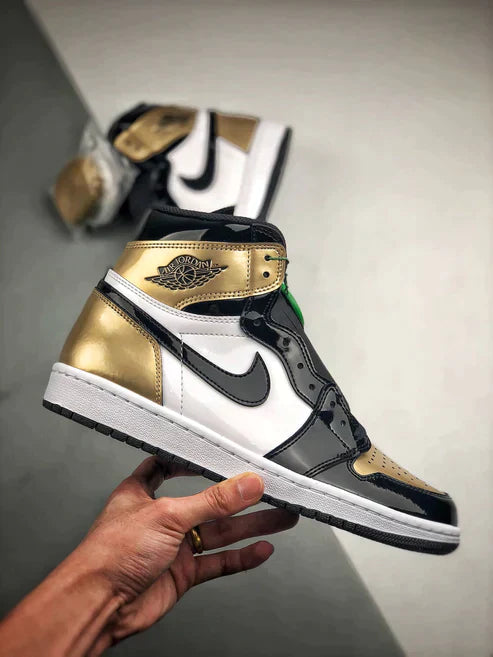 Tênis Nike Air Jordan 1 High "Gold Toe"