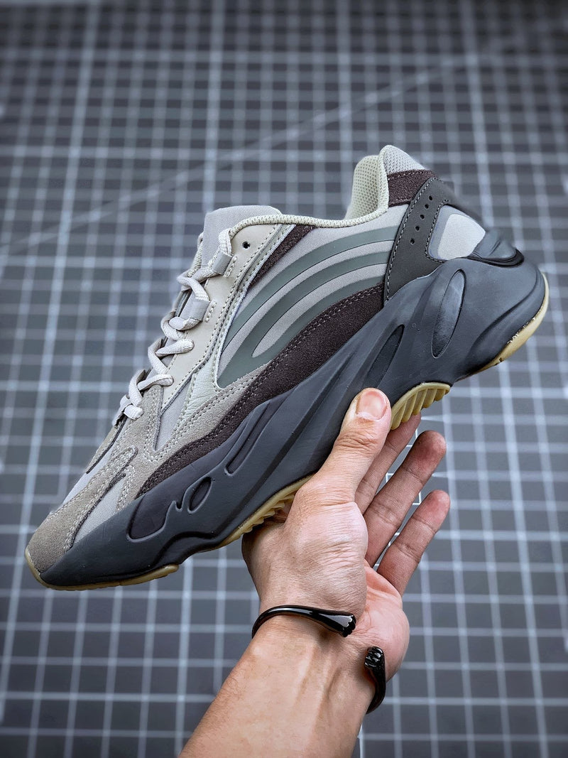 Tênis Adidas Yeezy Boost 700 V2 Tephra