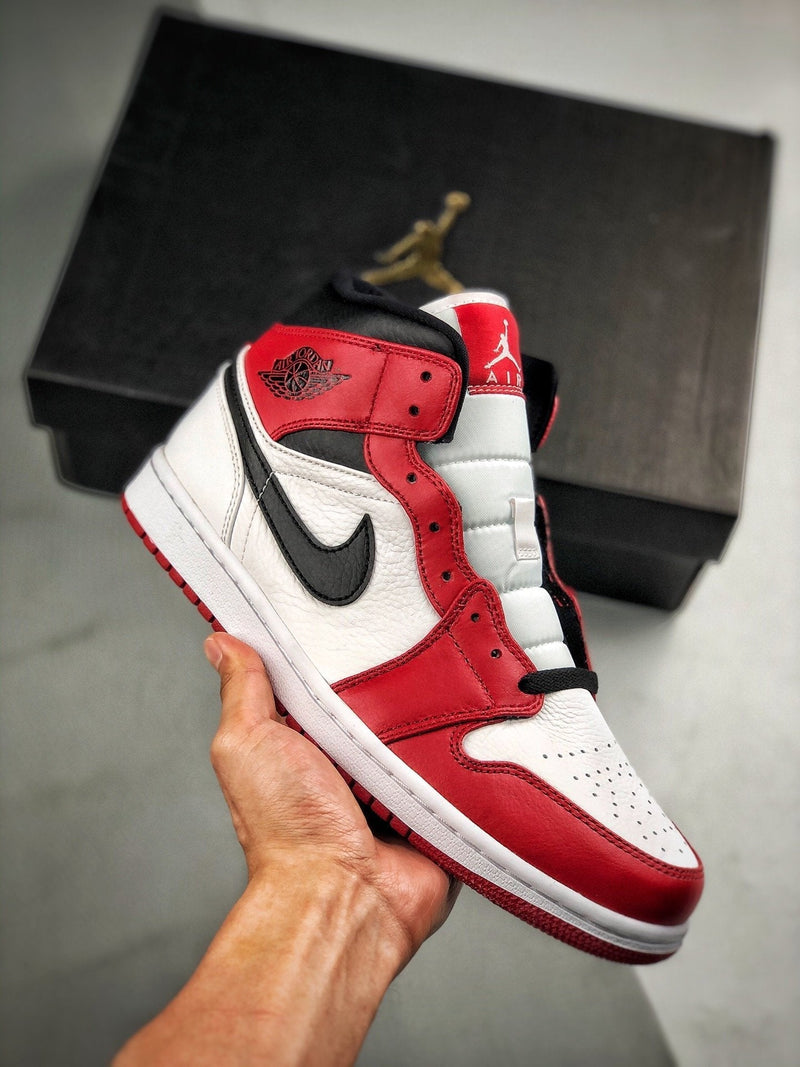 Tênis Nike Air Jordan 1 Mid "Chicago"