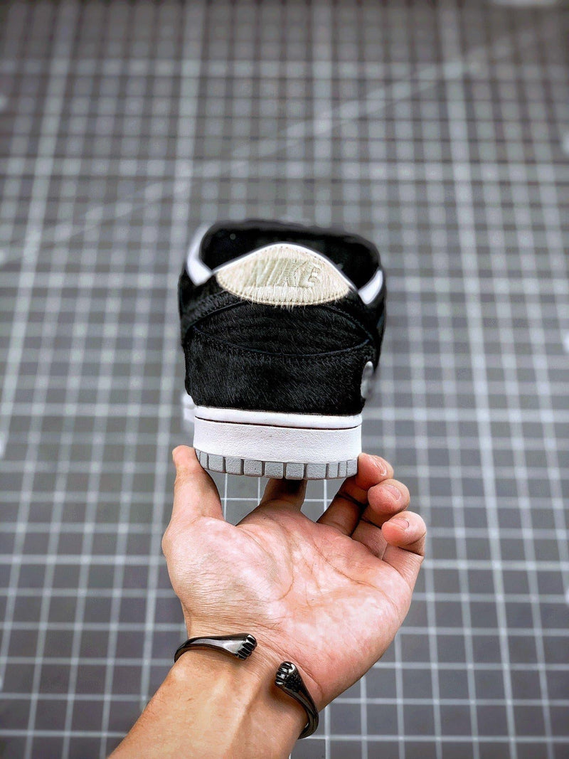 Tênis Nike SB Dunk Low x MEDICOM TOY "BE@RBRICK"