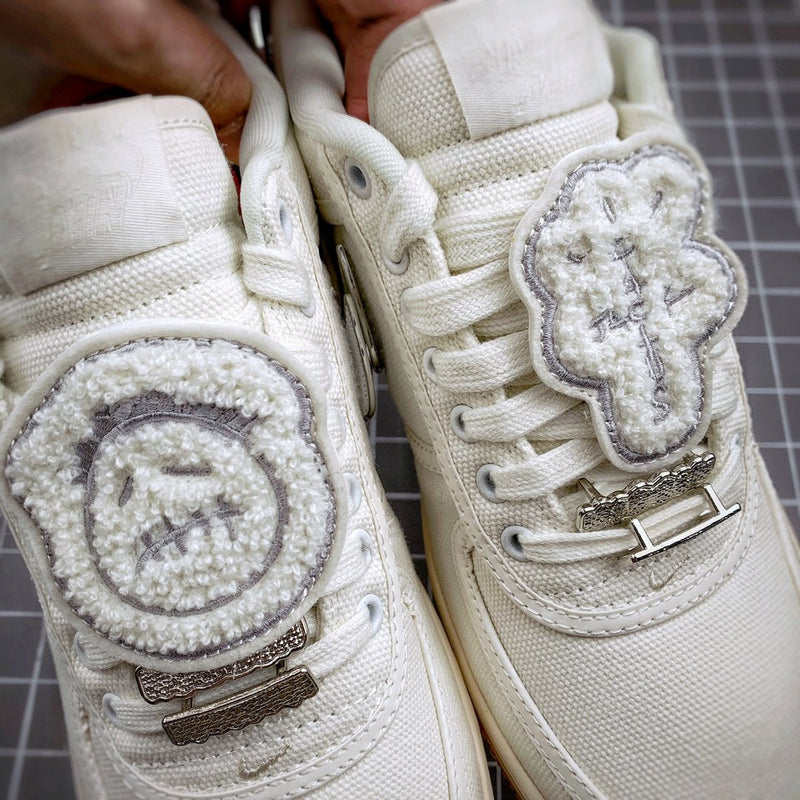 Tênis Travis Scott x Nike Air Force 1 Low 'White Sail'