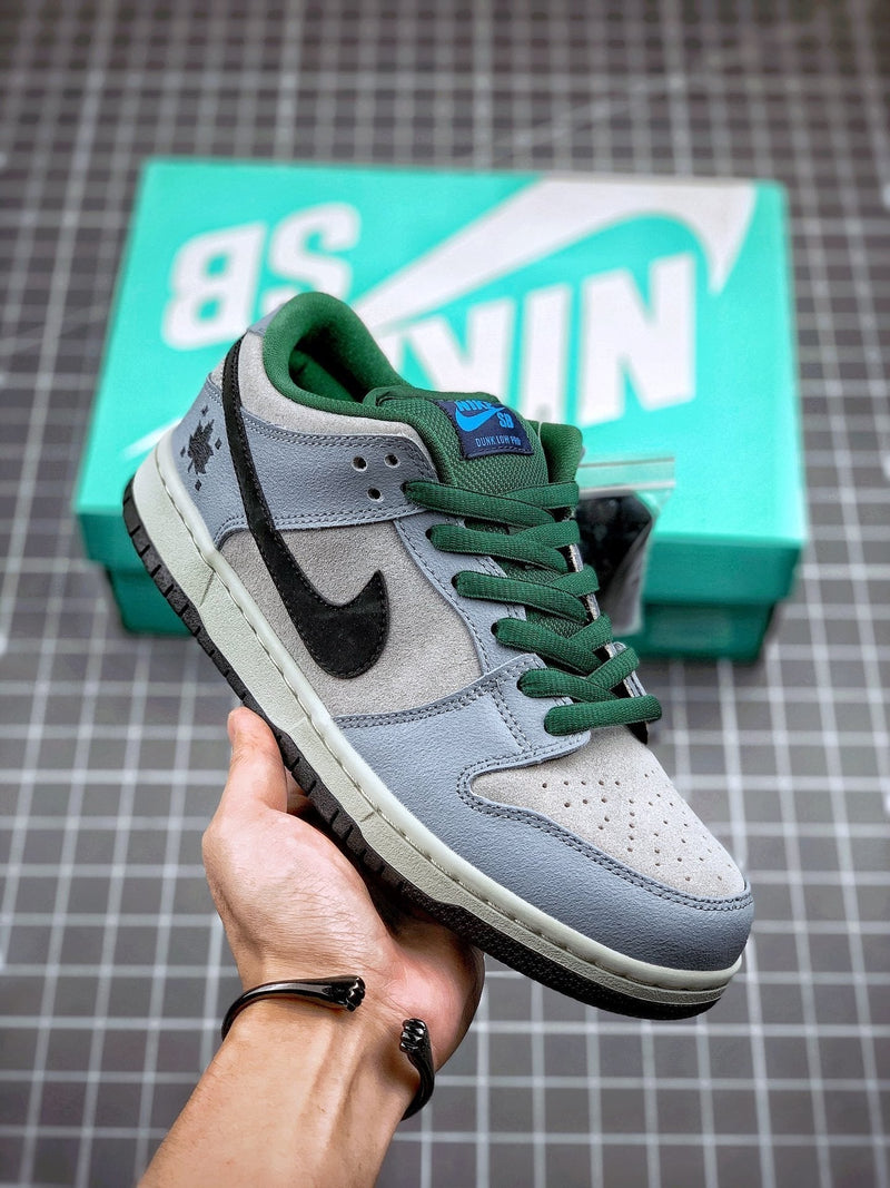 Nike sb dunk low cheap maple leaf