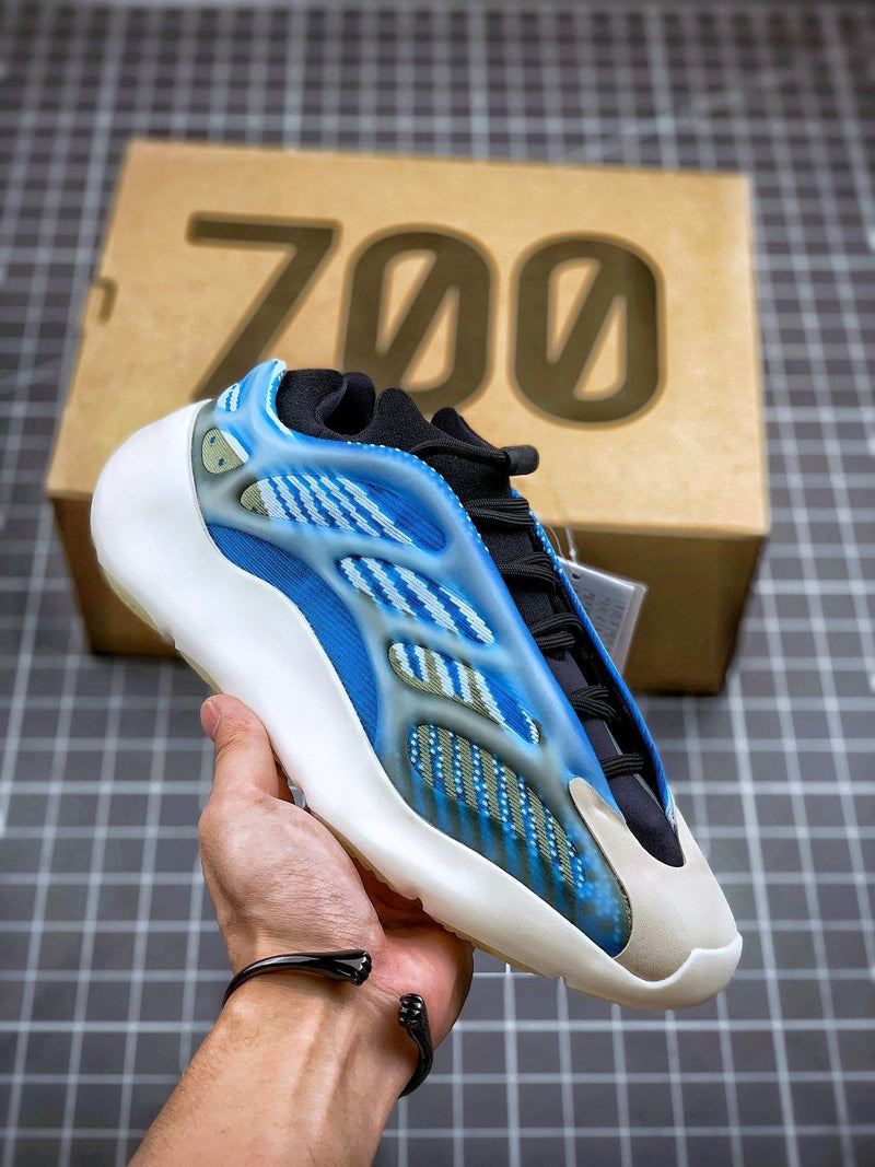 Tênis Adidas Yeezy Boost 700 V3 Azareth