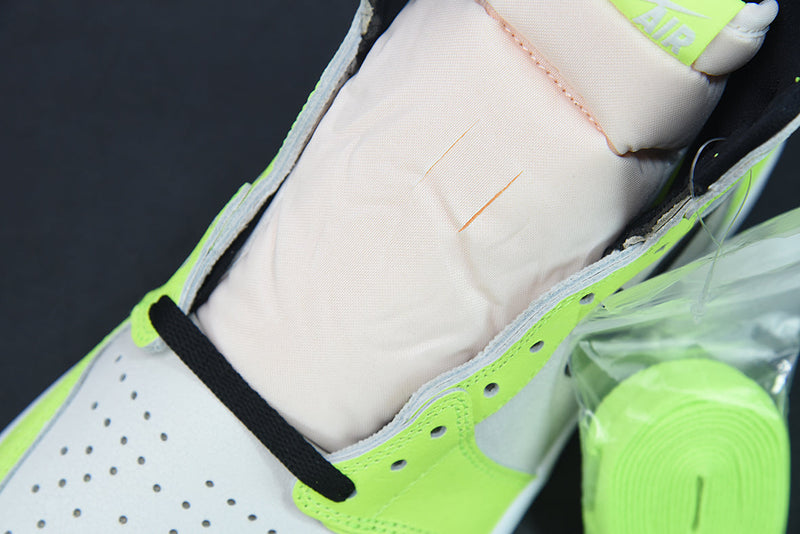 Tênis Nike Air Jordan 1 High "Volt"