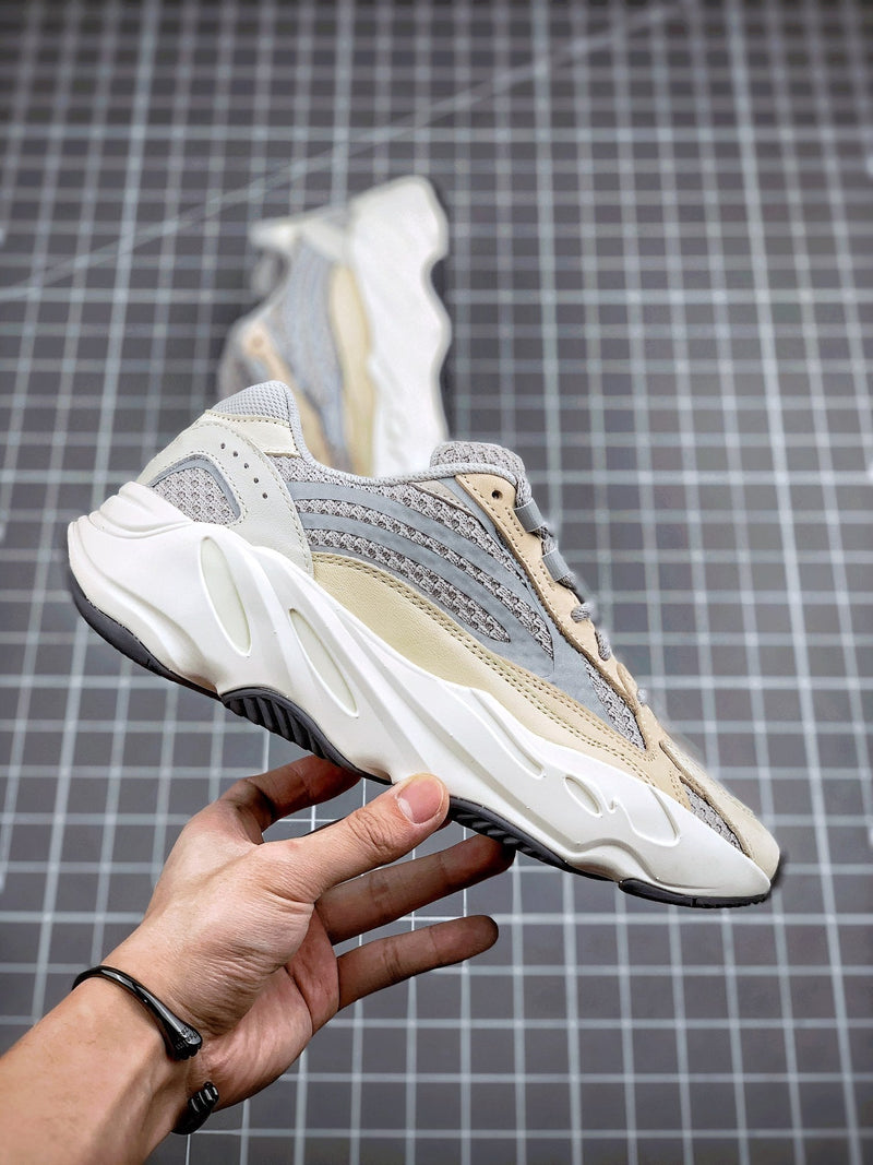 Tênis Adidas Yeezy Boost 700 V2 Cream