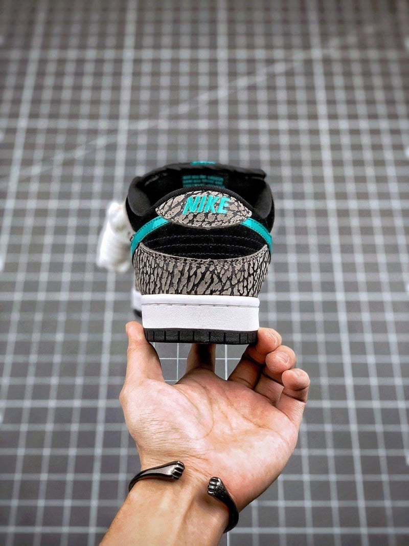 Tênis Nike SB Dunk Low "Atmos Elephant"