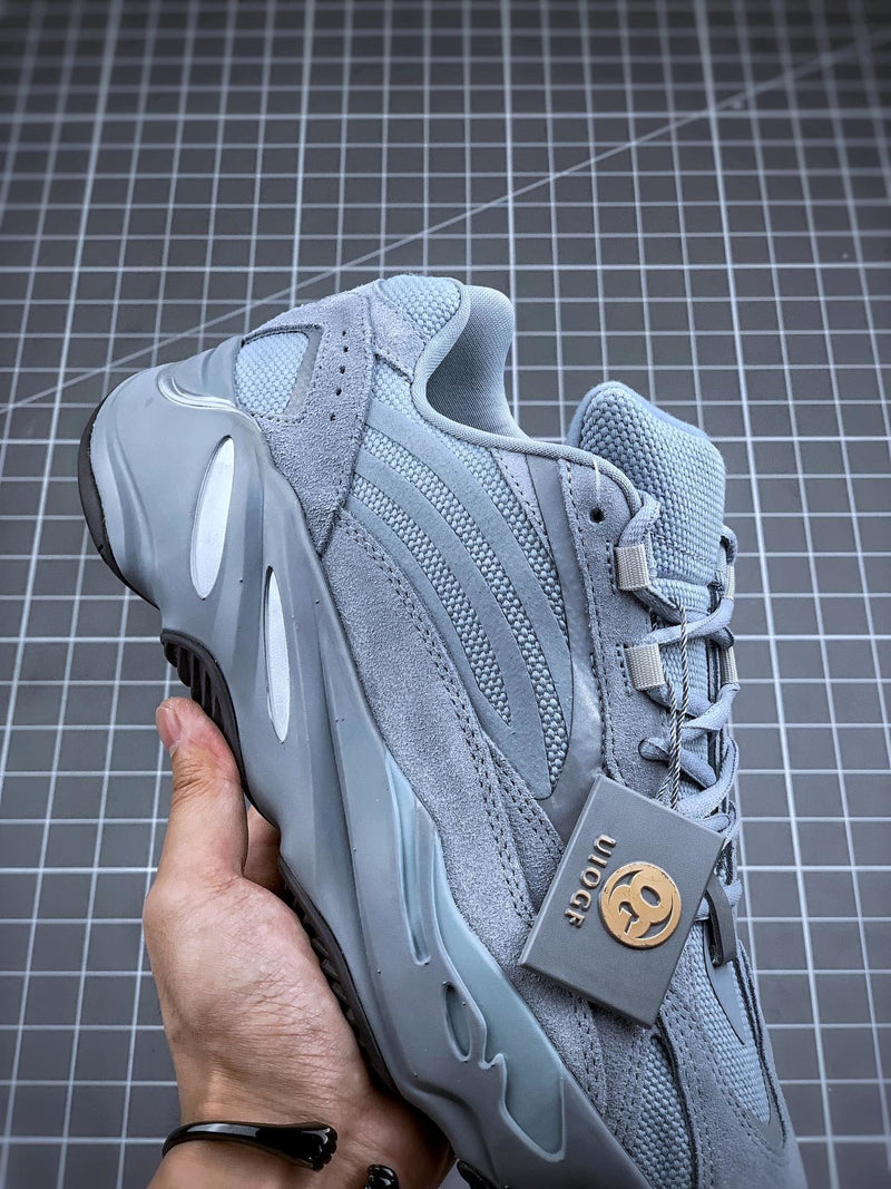 Tênis Adidas Yeezy Boost 700 V2 Hospital Blue