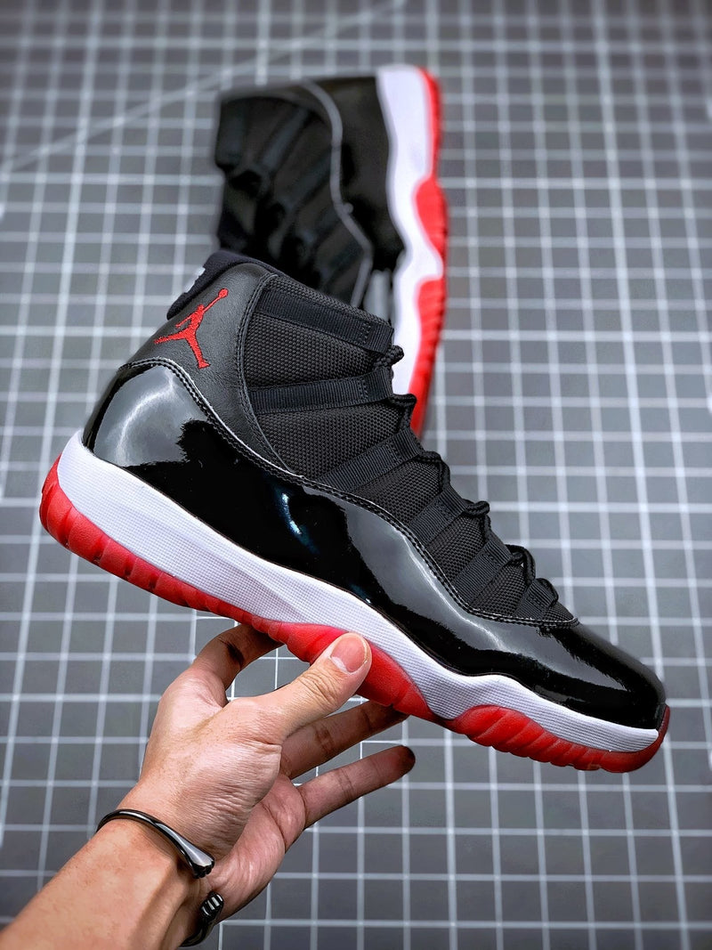 Tênis Nike Air Jordan 11 Bred