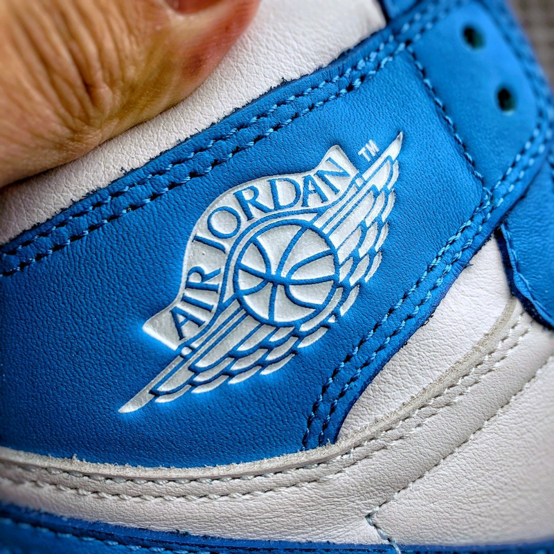 Tênis Nike Air Jordan 1 High UNC