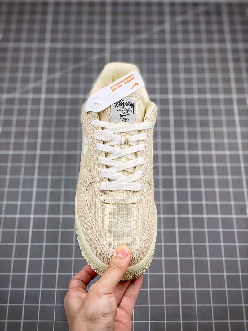 Tênis Nike Air Force 1 Low x Stussy