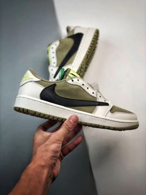 Tênis Nike Air Jordan 1 Low Travis Scott x Golf