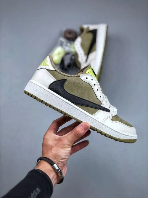 Tênis Nike Air Jordan 1 Low Travis Scott x Golf