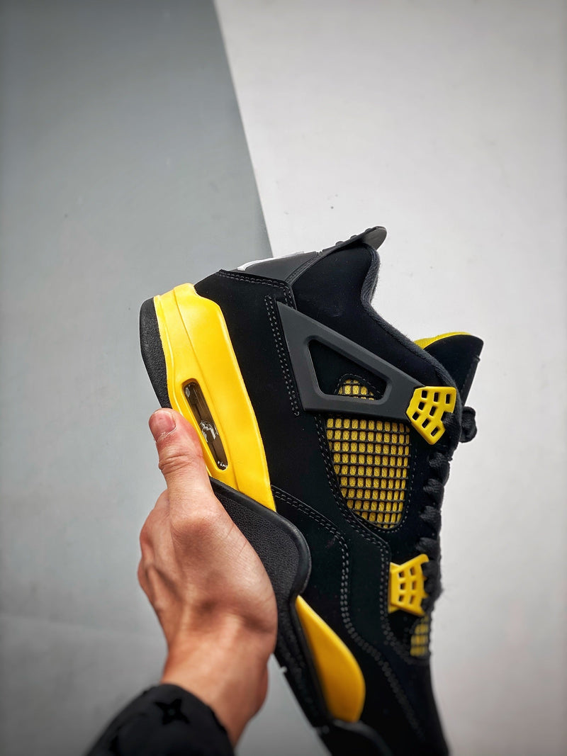 Tênis Nike Air Jordan 4 "Thunder"