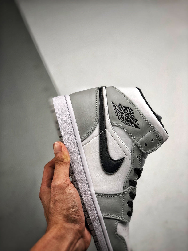 Tênis Nike Air Jordan 1 MID "Light Smoke Grey"