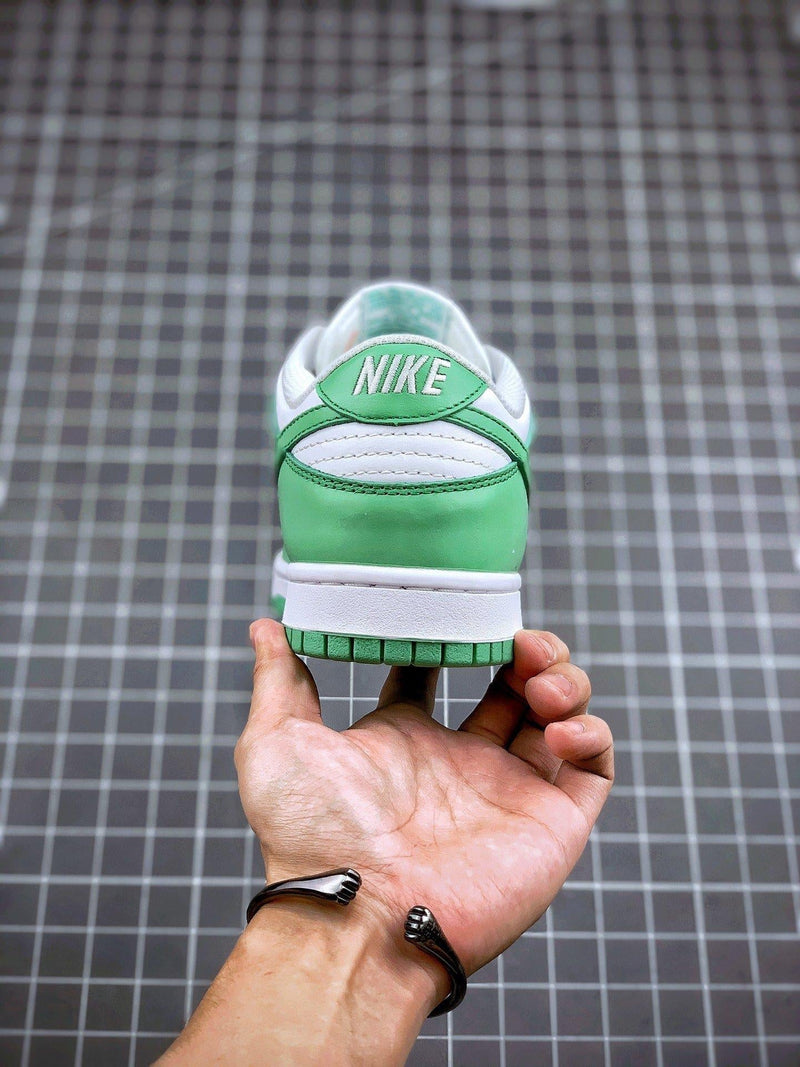 Tênis Nike SB Dunk Low "Green Tender Powder"