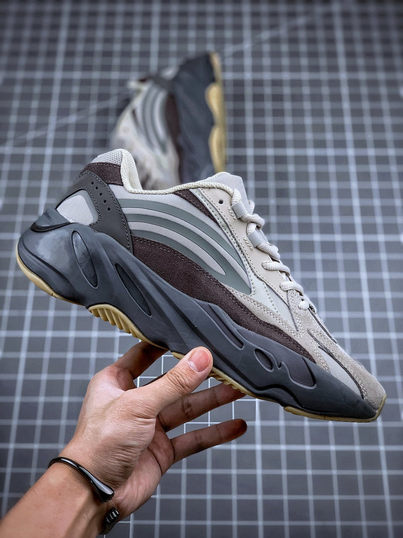 Tênis Adidas Yeezy Boost 700 V2 Tephra