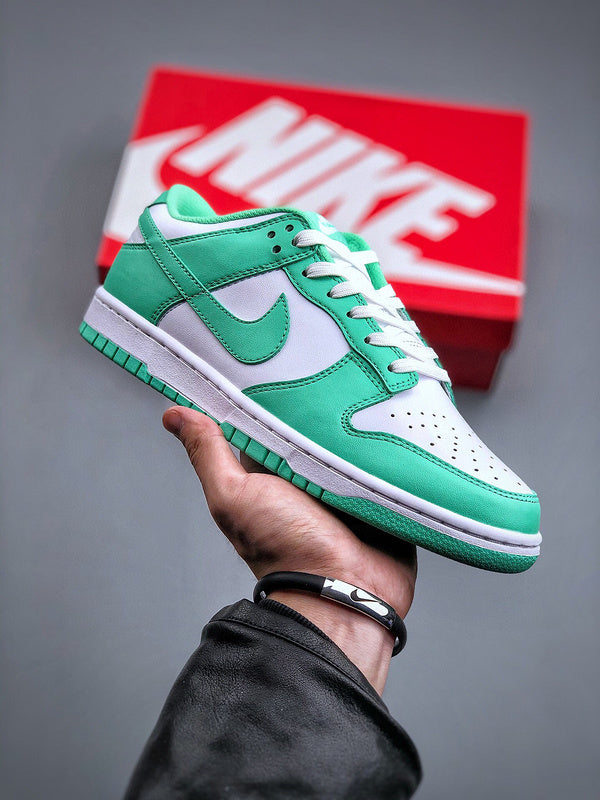 Tênis Nike SB Dunk Low "Barely Green"