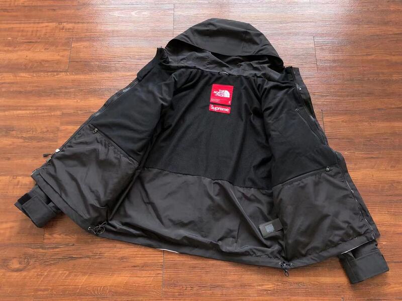 Jaqueta Supreme x The North Face S Logo