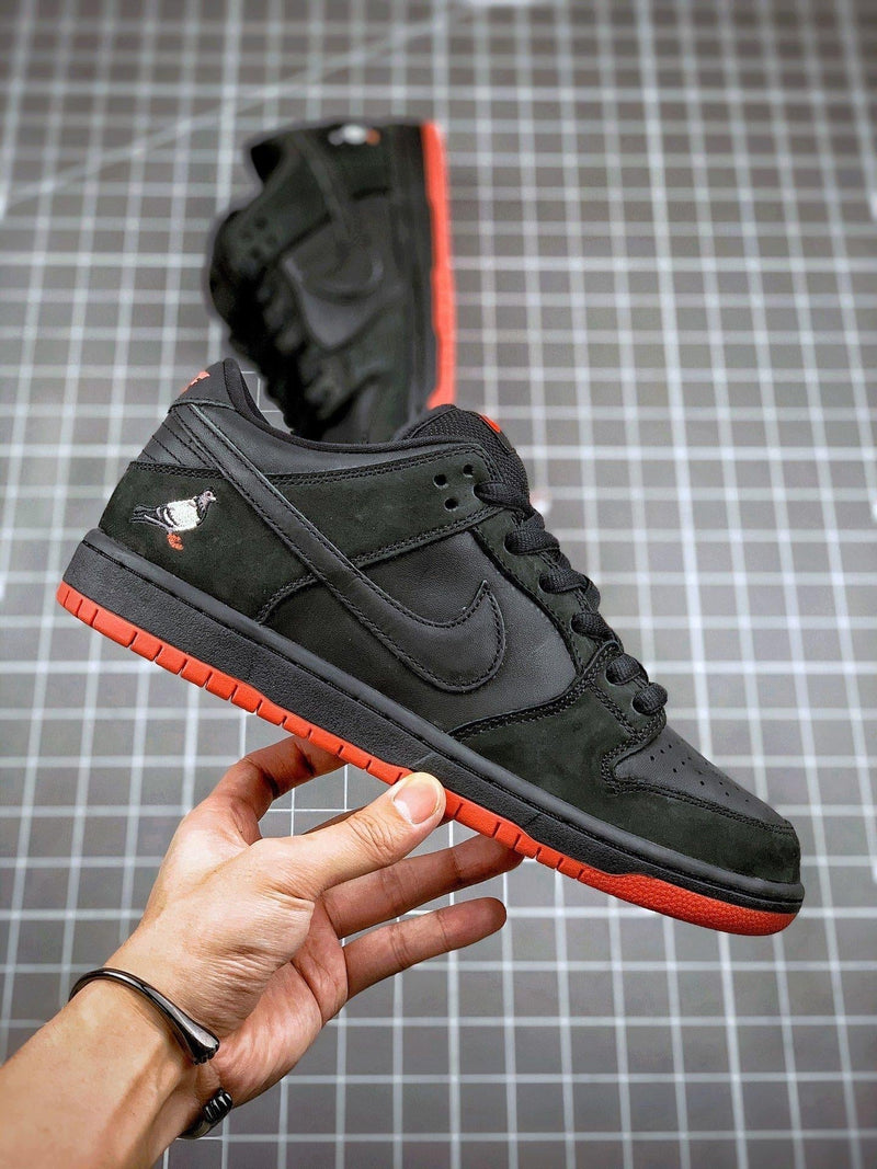 Tênis Nike SB Dunk Low x Staple "Black Pigeon"