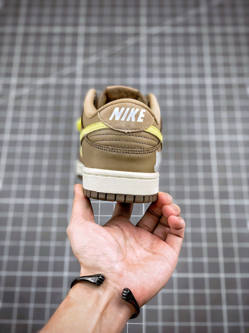 Tênis Nike SB Dunk Low x Undefeated "Inside Out"