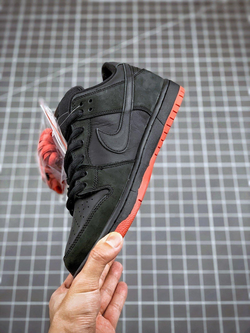 Tênis Nike SB Dunk Low x Staple "Black Pigeon"