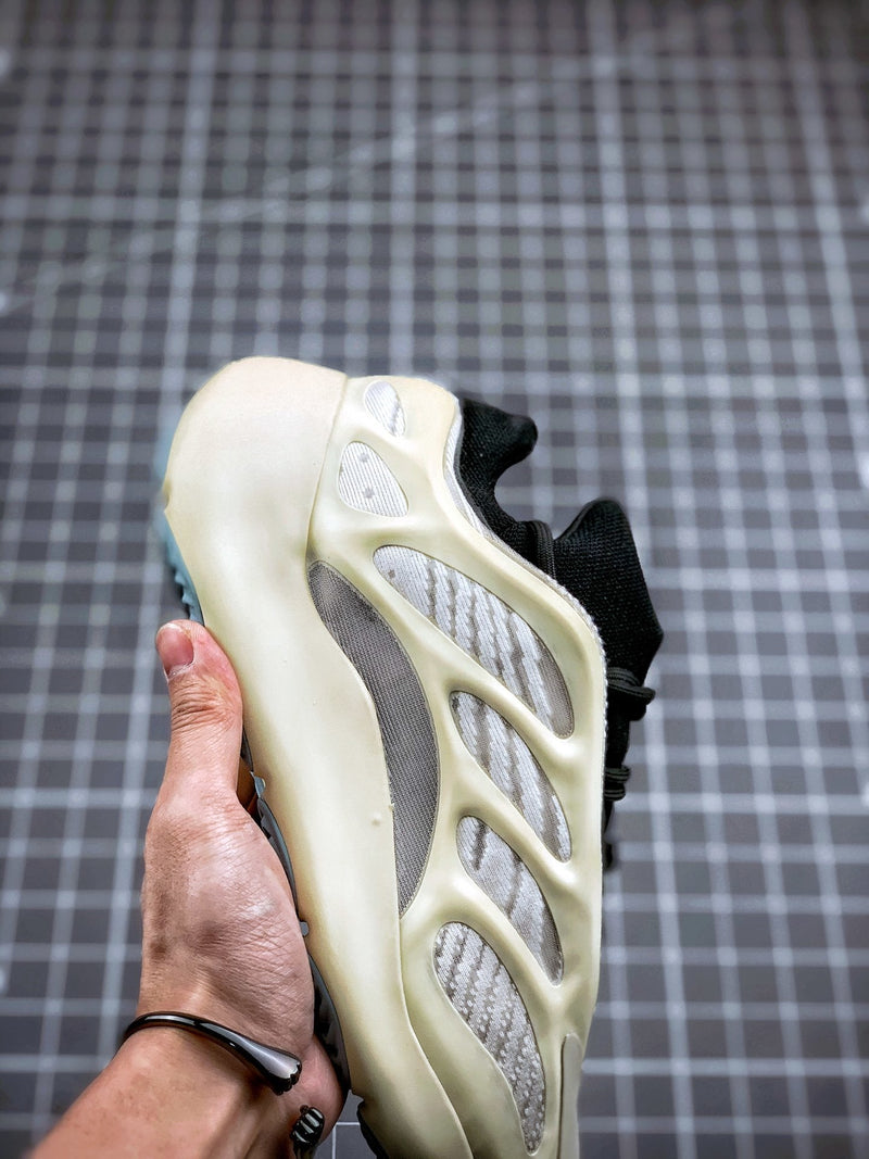 Tênis Adidas Yeezy Boost 700 V3 Azael