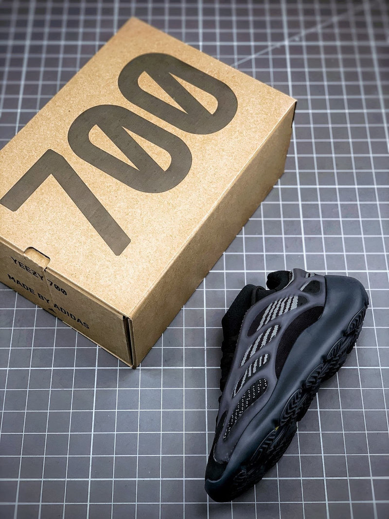 Tênis Adidas Yeezy Boost 700 V3 Alvah