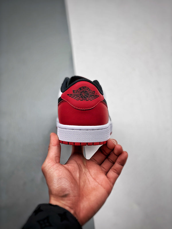 Tênis Nike Air Jordan 1 Low "Black Toe"