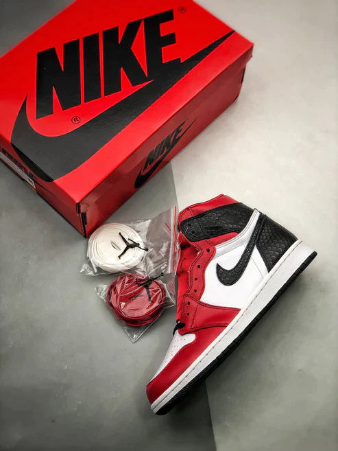 Tênis Nike Air Jordan 1 Retro High "Satin Red"