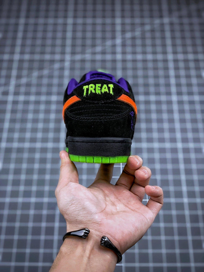 Tênis Nike SB Dunk Low "Night of Mischief Halloween"