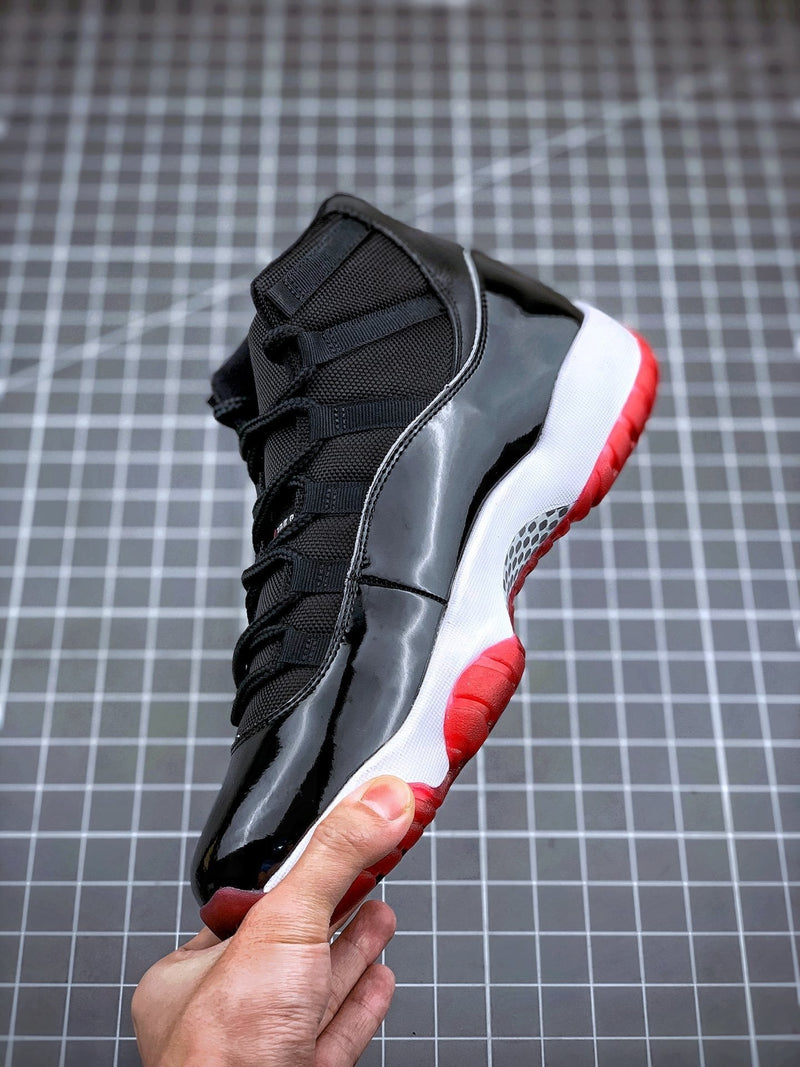 Tênis Nike Air Jordan 11 Bred